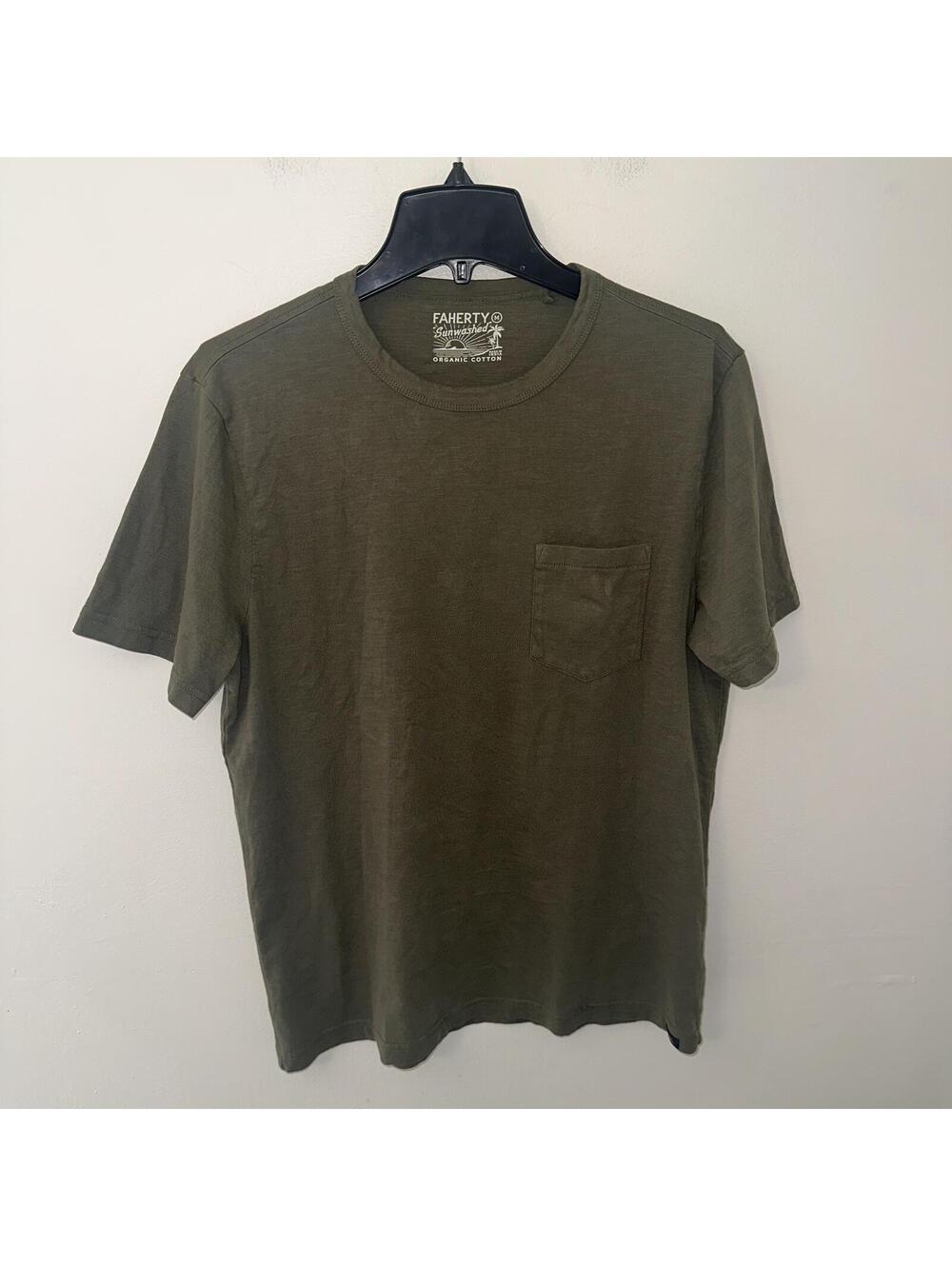 Faherty  Mens Sunwashed Organic Cotton Pocket T-Shirt Medium